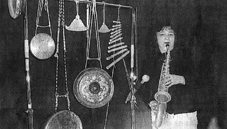 Nelly Pouget, saxophone alto et gongs